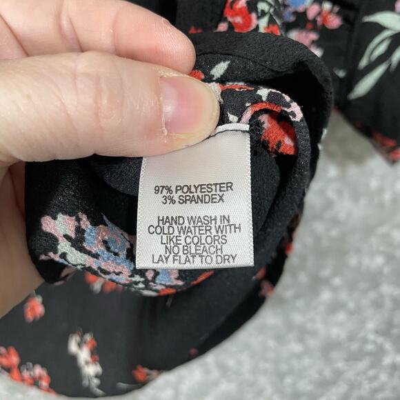 Gibson Black & Red Floral Twist Front Tunic Length Top - Size Large - 3/4 Sleeve - Picture 6 of 7